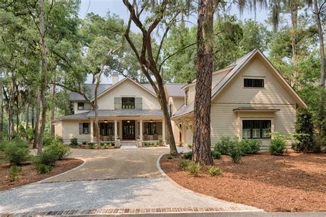 Inside this Low Country farmhouse in South Carolina with stunning details