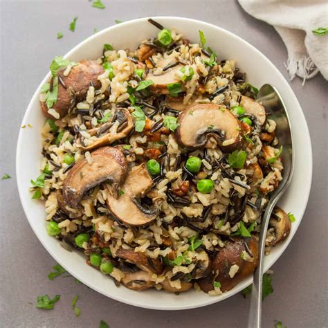 Wild Rice Pilaf with Mushrooms and Pecans - Connoisseurus Veg