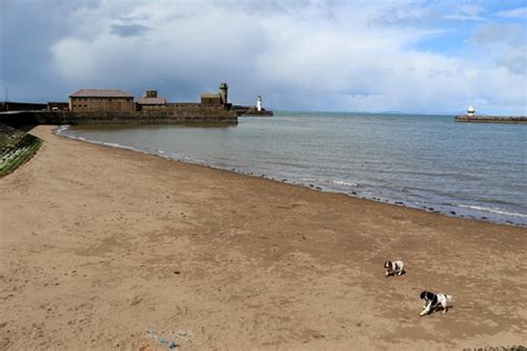 Whitehaven harbour beach © Des Colhoun cc-by-sa/2.0 :: Geograph Britain and Ireland