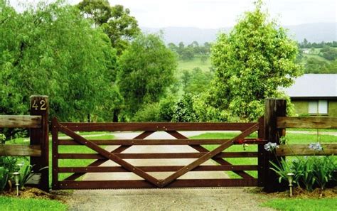 The Highlander Gate - Select your size | Farm fence gate, Farm gates entrance, Farm entrance