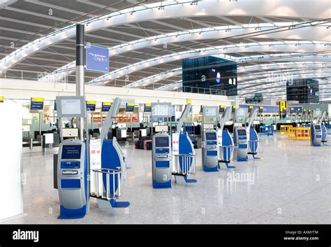 Terminal 5 Heathrow Airport Departures Check-in area Stock Photo - Alamy