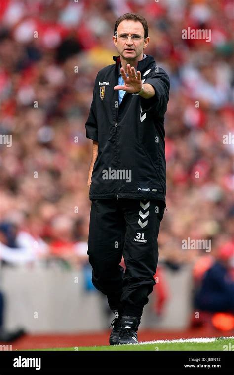 MARTIN O'NEILL ASTON VILLA FC MANAGER EMIRATES STADIUM ARSENAL LONDON ...