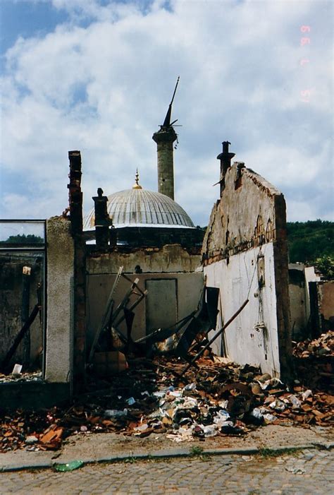File:War in kosovo 1999 2.jpg - Wikimedia Commons