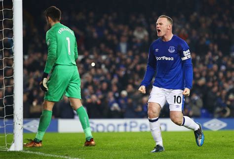 Report: Wayne Rooney has had no discussions with Everton boss Marco Silva