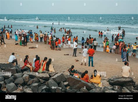 A crowded Puducherry Beach on a Sunday evening, Pondicherry, India ...