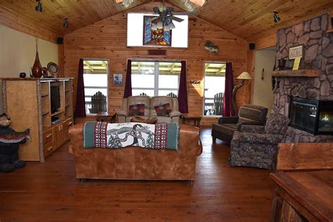 Eureka Springs Cabins on Beaver Lake | Can-U-Canoe Riverview Cabins