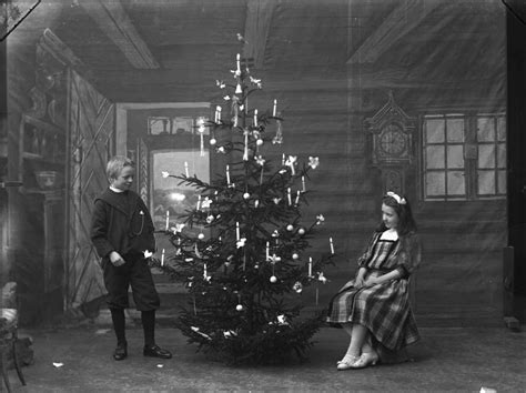 The History of Christmas Trees – How Did the Tree Come to America | Vintage News Daily