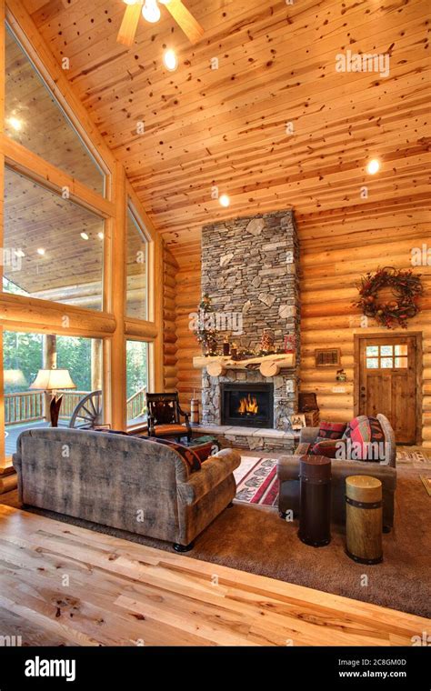 Cabin house interior hi-res stock photography and images - Alamy