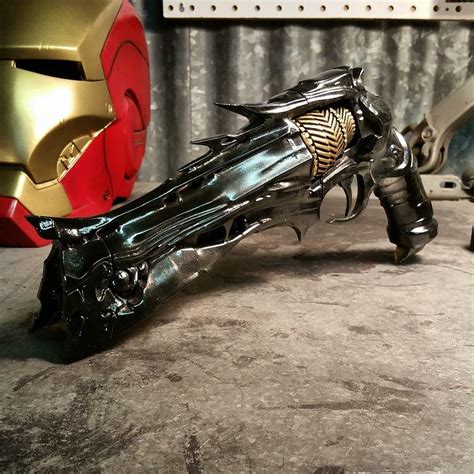 Destiny Fans Rejoice: There now exists an incredibly detailed Thorn Hand Cannon replica ...