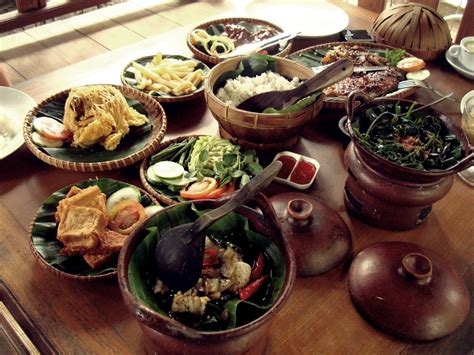 6 Destinasi Wisata Kuliner di Indonesia, Sulit Buat Ditolak!