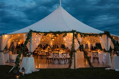 How to have a glamorous outdoor wedding