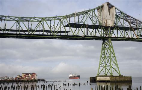 U.S. 101 Astoria-Megler Bridge reopens after high winds break cable ties | OregonLive.com