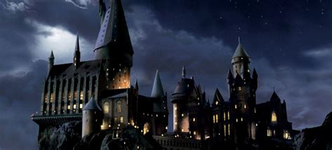 Hogwarts school of magic - Pixilart