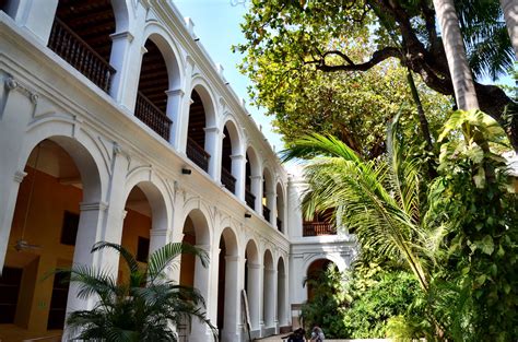 Colorful Walk Through the History of Cartagena, Colombia