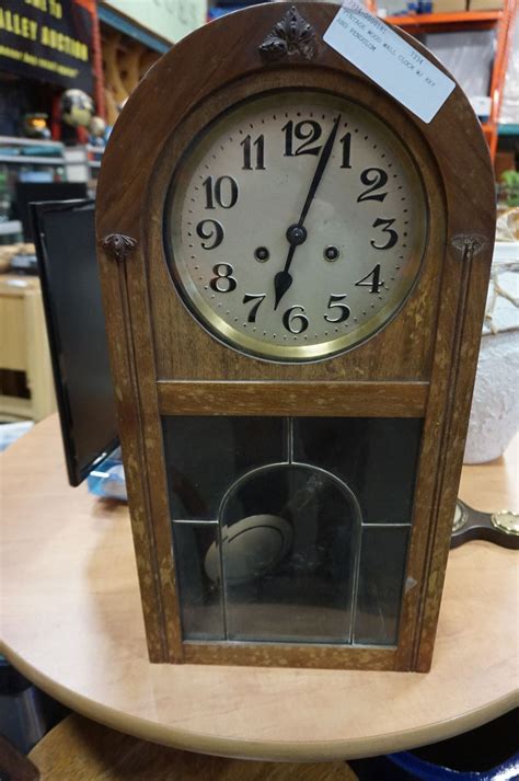 VINTAGE WOOD WALL CLOCK W/ KEY AND PENDULUM - Big Valley Auction