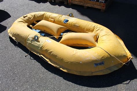 VINTAGE INFLATABLE TWO MAN RAFT