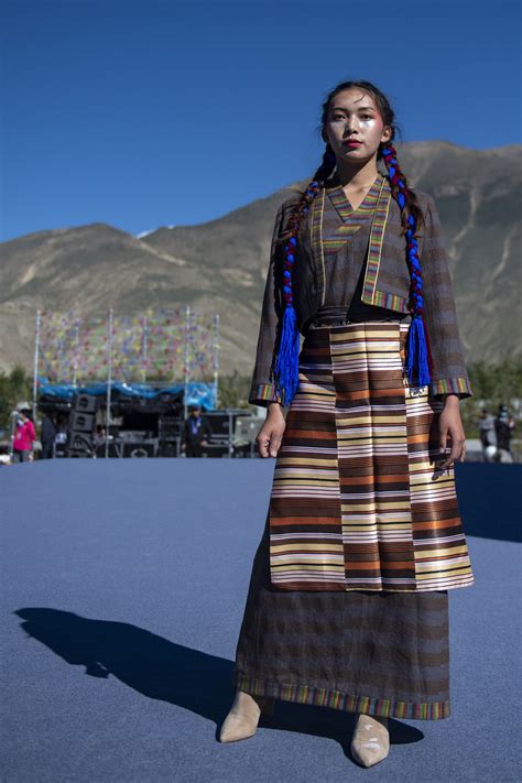 Gen Z injects new life into traditional Tibetan costumes | govt.chinadaily.com.cn