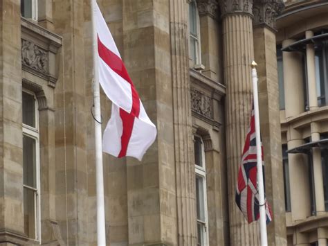 England and UK flag - Council House - Victoria Square, Bir… | Flickr