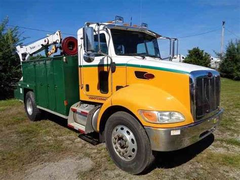 PETERBILT 335 MECHANICS SERVICE CRANE TRUCK (2005) : Utility / Service Trucks