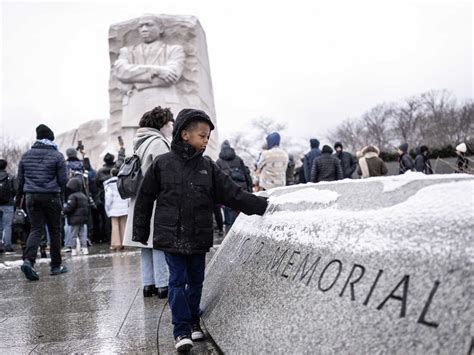 Snow falls on the U.S. from Louisiana to Michigan, with more to come : NPR