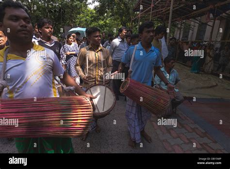 Santhal dance hi-res stock photography and images - Alamy