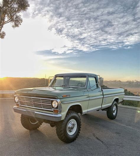 trucks and cars Old Ford Trucks, Old Pickup Trucks, Classic Pickup Trucks, Jeep Pickup, Pickup ...
