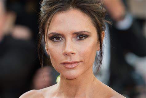 Why Doesn't Victoria Beckham Smile With Her Teeth?