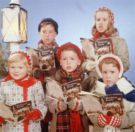 9 Christmas traditions we desperately miss from our 90s school days ...