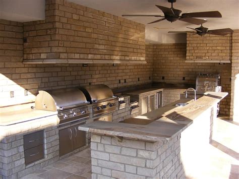 Outdoor Kitchen Island Options | HGTV