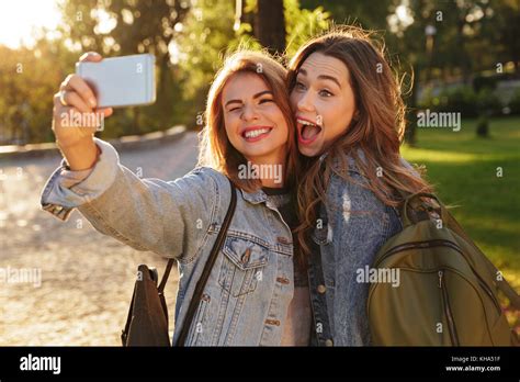 Funny girls hi-res stock photography and images - Alamy