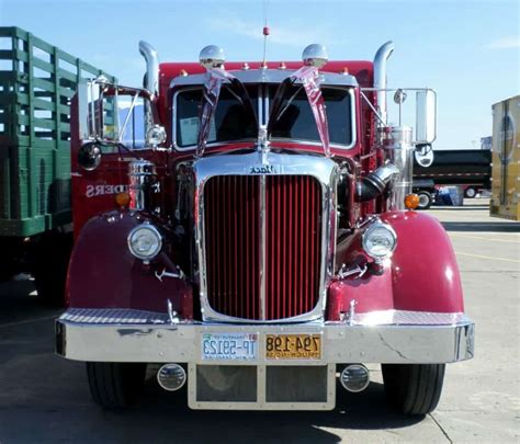 Old Truck Pictures - Classic Big Rigs From The Golden Years Of Trucking