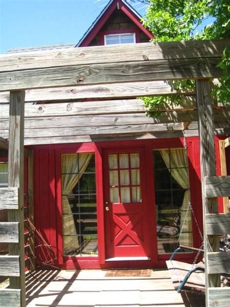 Welcome to the Meadowlark Barn honeymoon cottage at www.AaronsGate.com ...