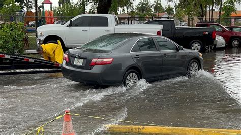 Heavy Rains Caused Flooding in Miami (Miami’de 4 Gündür Aralıksız Yağan ...