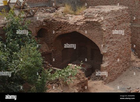 Pakistani photographers exploring historical Chiniot Shahi Mosque, Umer ...