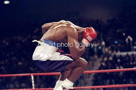 Evander Holyfield Ear Bite v Mike Tyson Las Vegas 1997 Images | Boxing ...