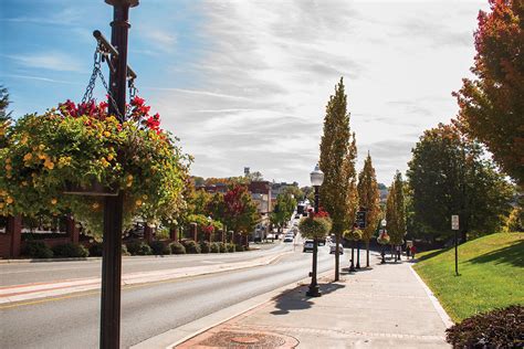 Discover the Beauty of Blacksburg, Virginia Tech’s College Town | LaptrinhX / News