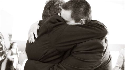 Feelings determine from which side we hug each other, explains study