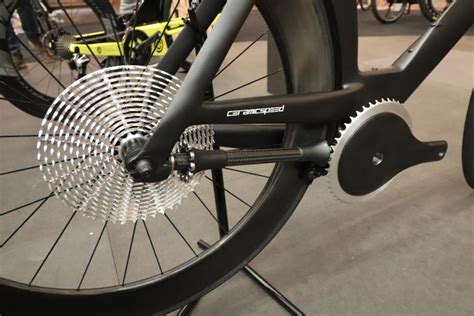 Video: CeramicSpeed Driven – 99% efficient 13-spd chainless drive shaft ...