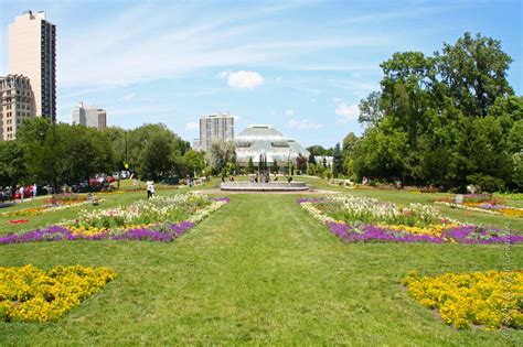 Public Art in Chicago: Lincoln Park Conservatory and Formal Garden