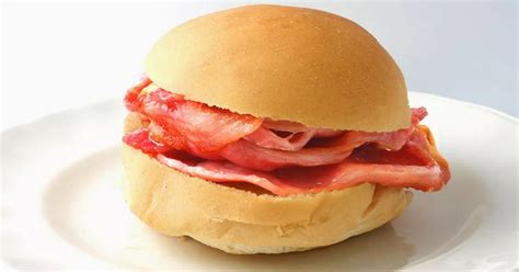 Bacon roll stabbing row: Dad knifes son through heart in row over who was served food first ...