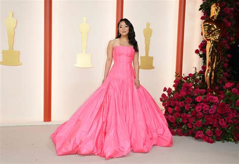 23 photos of stars on the red carpet at the 2023 Oscars