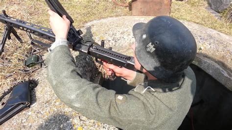 FIRING A MG42 - FULL BURST - YouTube