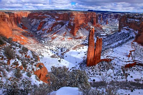 Snow on the red rocks of the Canyon de Chelly, in the Navajo Nation, Arizona [2048x1365][OS ...