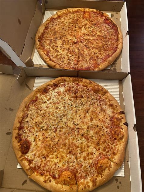 [I Ate] Plain cheese pizza : r/food