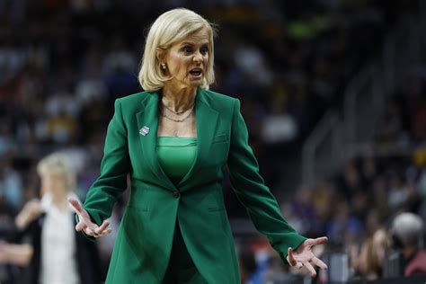 Kim Mulkey Reveals What She Told Caitlin Clark In Postgame Handshake ...