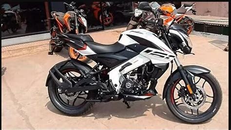 Bajaj Pulsar NS160 spotted with black wheels | HT Auto