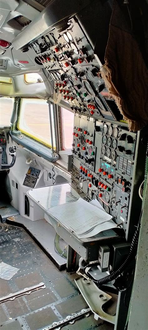 Abandoned Boeing 727 cockpit : r/aviation