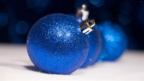 Sparkly blue Christmas ornaments wallpaper - Holiday wallpapers - #51539