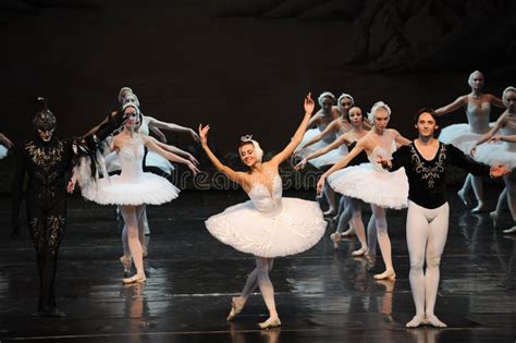 Swan Lake Lead Curtain Call-ballet Swan Lake Editorial Stock Image ...