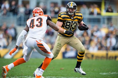 Steelers May Be Ready to Drop ‘Bumblebee’ Throwback Uniforms After 2016 ...